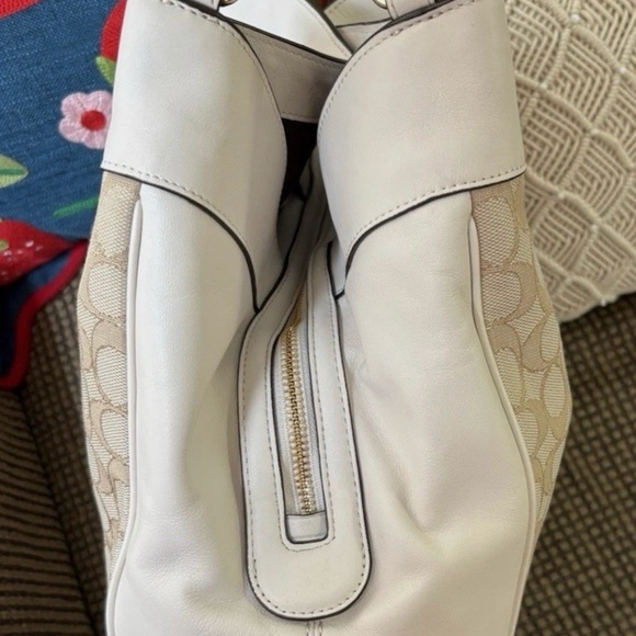 Coach Lexy Hobo Signature Beige and White Shoulder Bag - Picture 10 of 13